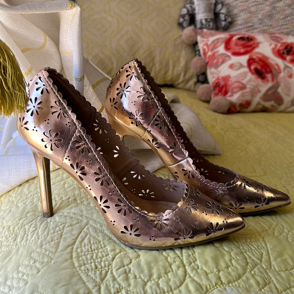 Rose Gold Floral Lasercut Heels w LC Lauren Conrad - size 8